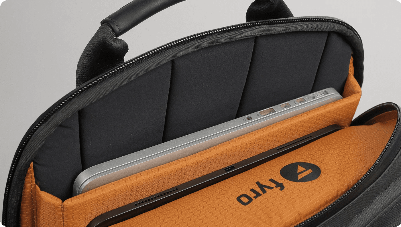Fyro laptop compartment